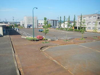 閑散としている駅前広場の様子