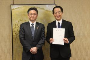見附みらいづくり最高戦略監への辞令交付の様子