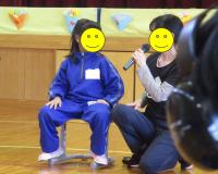 自己紹介をする１年生