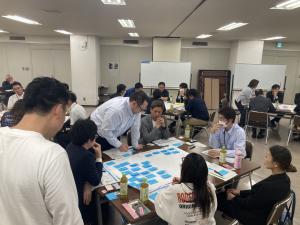それぞれの意見を出し合う様子