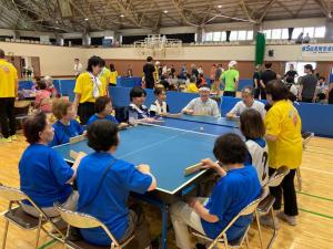 見附市卓球バレー交流会の様子