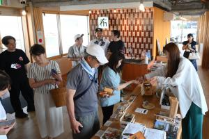 SUZU GROUPの販売の様子