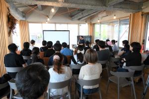 多くの人が講演に参加しました