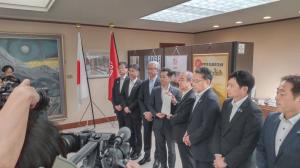 柏崎刈羽原発のUPZ地域6市1町の首長が合同で花角知事と面会の様子