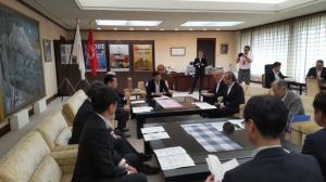 柏崎刈羽原発のUPZ地域6市1町の首長が合同で花角知事と面会の様子