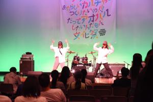 キレよくダンスで盛り上げる