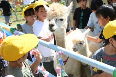 入学式を迎えたリリーとニーナ