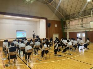 見附高校での講演の様子