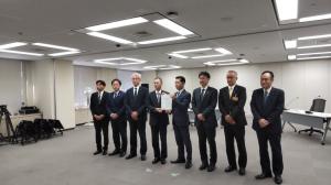 柏崎刈羽原子力発電所Upz6市1町が国に要望書を提出した時の様子