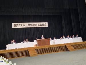 福井県敦賀市で行われた北信越市長会の様子