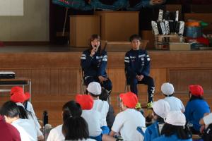 講演を行う横山選手と園田選手