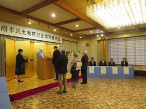 民生委員の就任式と退任式の様子