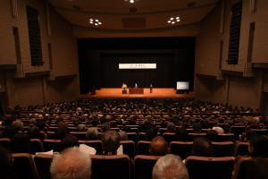 池上彰さんの講演会の様子