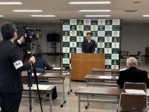 定例記者会見の様子