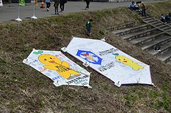 今町小学校200枚張り凧の様子