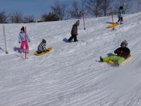 パティオで雪遊び