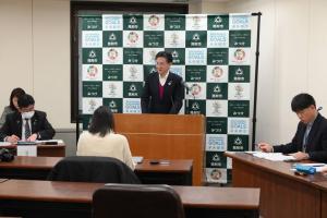 定例記者会見の様子