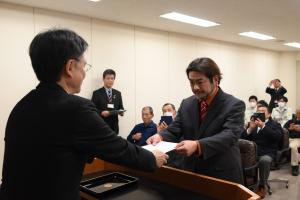 鳥獣被害対策実施隊結成の任命書交付