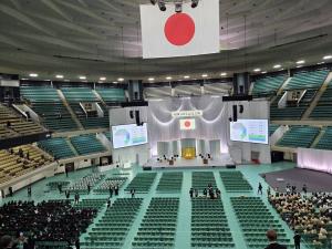 式典会場の壇上の様子