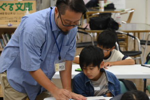 参加者にアドバイスを贈る村上徹さん