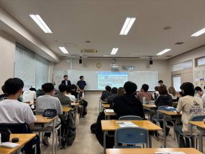 長岡高専の生徒と稲田市長の質疑の様子