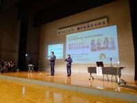 あいさつする稲田市長