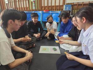 日本語学校の学生と百人一首で交流
