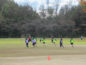 1年生体育サッカー