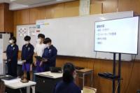 会議室の発表の様子