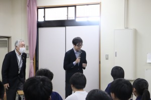 生徒の質問に回答