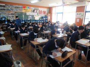 熱心に黙々と