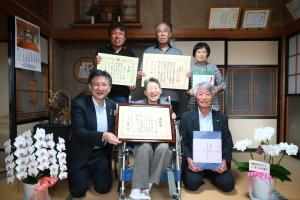 稲田市長も一緒に記念撮影