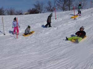 パティオで雪遊び