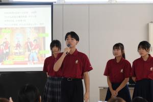 生徒がダナンでの出来事を発表