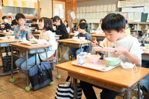 給食