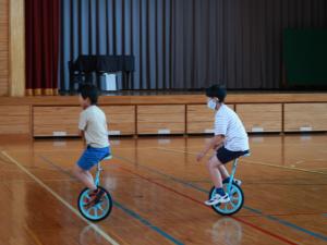 一輪車2