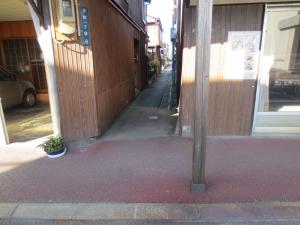 唐傘通らん小路