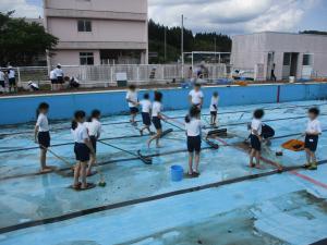6月4日　プール清掃