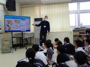 6年生　総合　自分の夢を考える様子　その1