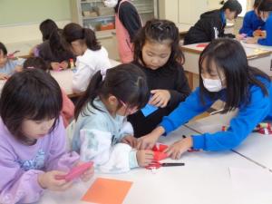 飾り付けボランティアの様子　その1