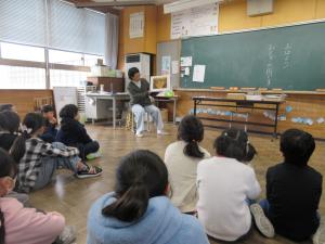 読み聞かせの様子