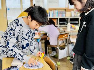 プレゼントづくりの様子