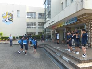 あいさつ運動の様子1