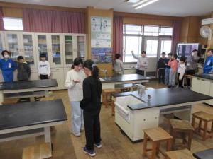 陣取りじゃんけんを行う様子