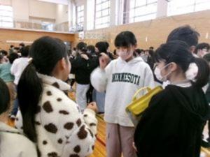 じゃんけん列車をしている様子